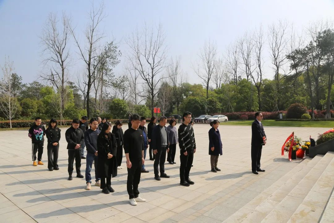 弘揚(yáng)傳統(tǒng)精神，緬懷革命先烈 | 集團(tuán)黨總支開展清明祭掃革命先烈活動(dòng)